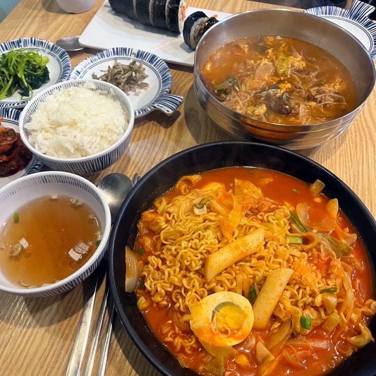  남동공단 떡볶이 맛집 분식이랑커피랑 육개장 김밥 점심