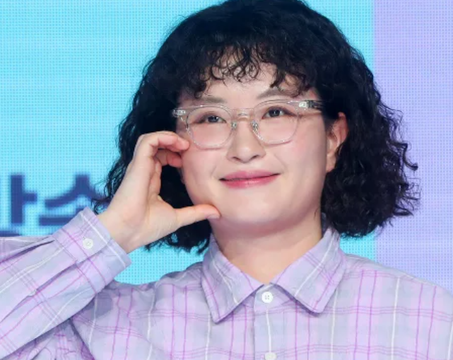 <b>원지</b> 100만 구독자 깨졌다... 증가 지하 6평 <b>사무실</b>이 부른 후폭풍