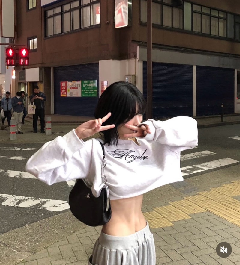 미친 복근 공개하며 공식 인스타그램 오픈 알린 베이비몬스터 아현