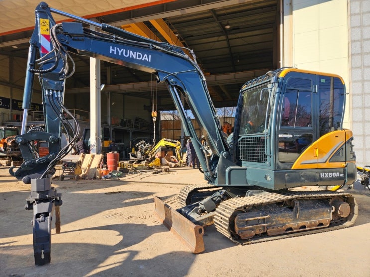  현대 HX60AMT 2020년식 회전나무집게 회전라인 02 중고굴삭기