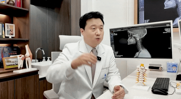 가슴 답답함이 목 때문? 의사가 말하는 흉골,윗가슴 통증의 원인