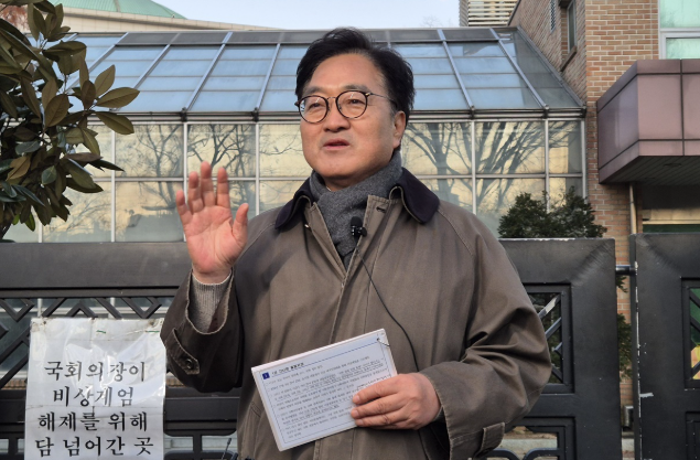 비상<b>계엄</b> 1년 국회 <b>다크투어</b>, 담 넘은 곳을 걷다