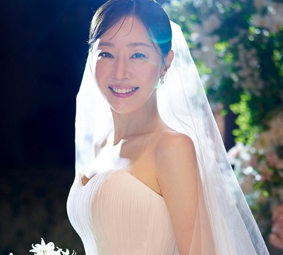 배우 엄지원 재혼 결혼식 웨딩드레스 공개! 남편 배우자 이혼 사유 원인 나이 키 학력 집안 ....
