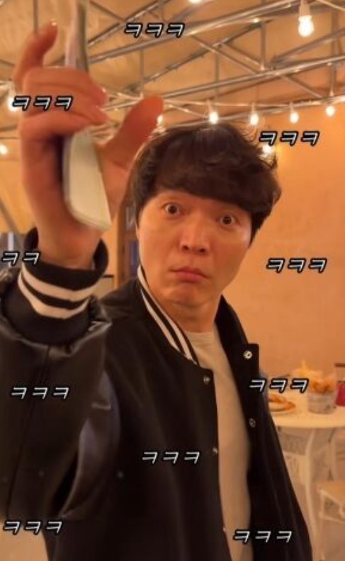 <b>신정환</b> 근황 공개 논란 이후 오랜 공백 깨고 <b>광고 모델</b>로 등장