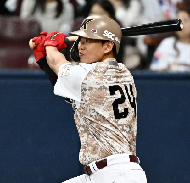 MLB도 주목한 <b>송성문</b> ‘올해의 <b>선수</b>’가 선택할 다음 무대는?... 