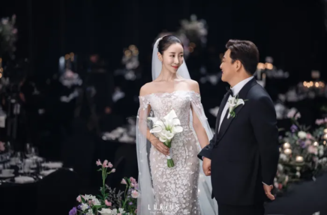 [연예플래시] <b>윤정수</b>, <b>박수홍</b>과 <b>불화설</b> 직접 <b>해명</b> “축의금... 