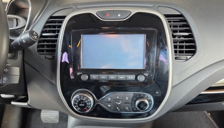  "르노 QM3 순정 내비 블랙아웃, 후방카메라 안됨"