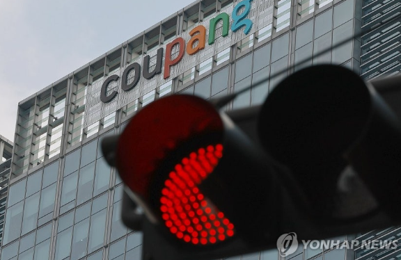   쿠팡 임원, 정보 유출 발생 시점 직후 '수십억 원대' 주식 매도... '내부자 거래' 논란 가열!