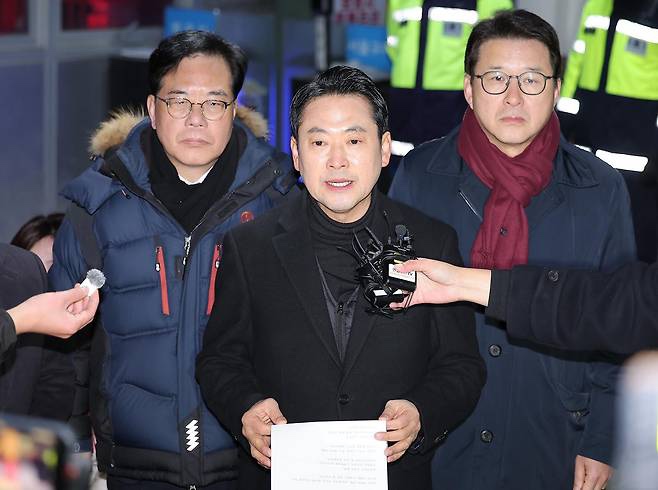 1년, <b>비상계엄</b>을 논란이라 하는 <b>국민의힘</b>…<b>사과</b>도 없었다