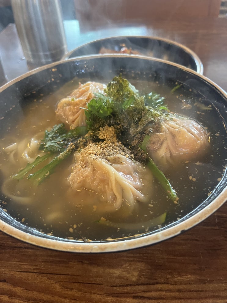  용자1 가격은 오르고 양이 줄었고 김치의 맛이 변했다. 게다가 오늘 본 영화는 내 취향이 아니었다