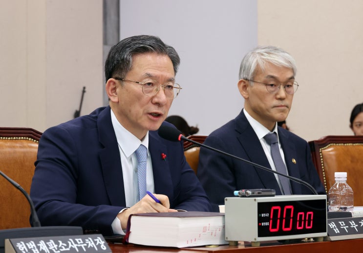 '<b>내란</b>전담<b>재판부법</b>... 확대법' 법사위 <b>통과</b> (25.12.04.)
