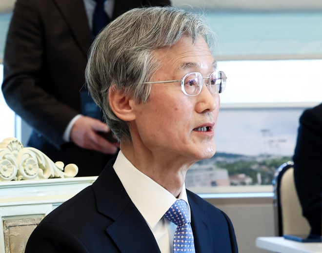 ️ <b>조희대 대법원장</b>, 이재명 대통령 면전서 <b>사법</b> 개혁 신중론... 