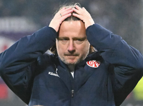 “UCL 도전하던 팀이 최하위?” <b>이재성 마인츠</b>, 헨릭센 감독... 