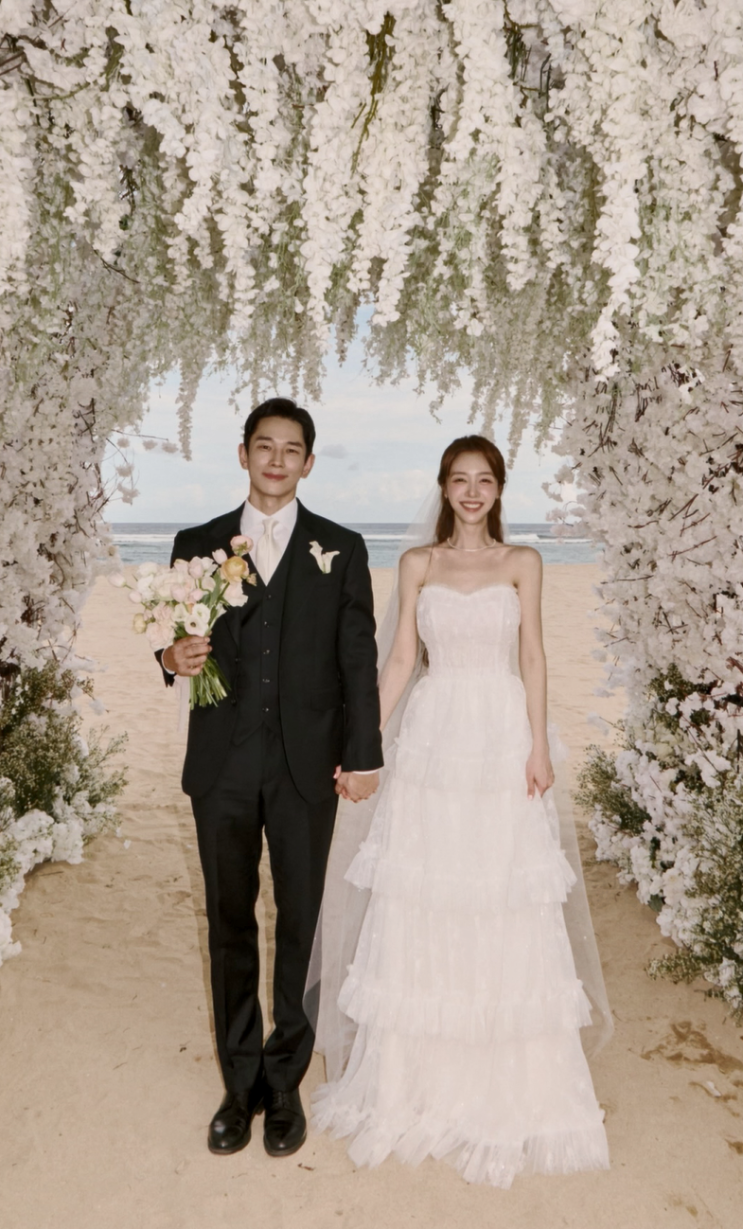  진짜 너무 잘 어울리는 커플의 결혼식! 온주완·방민아 발리 결혼 공개 엿보기