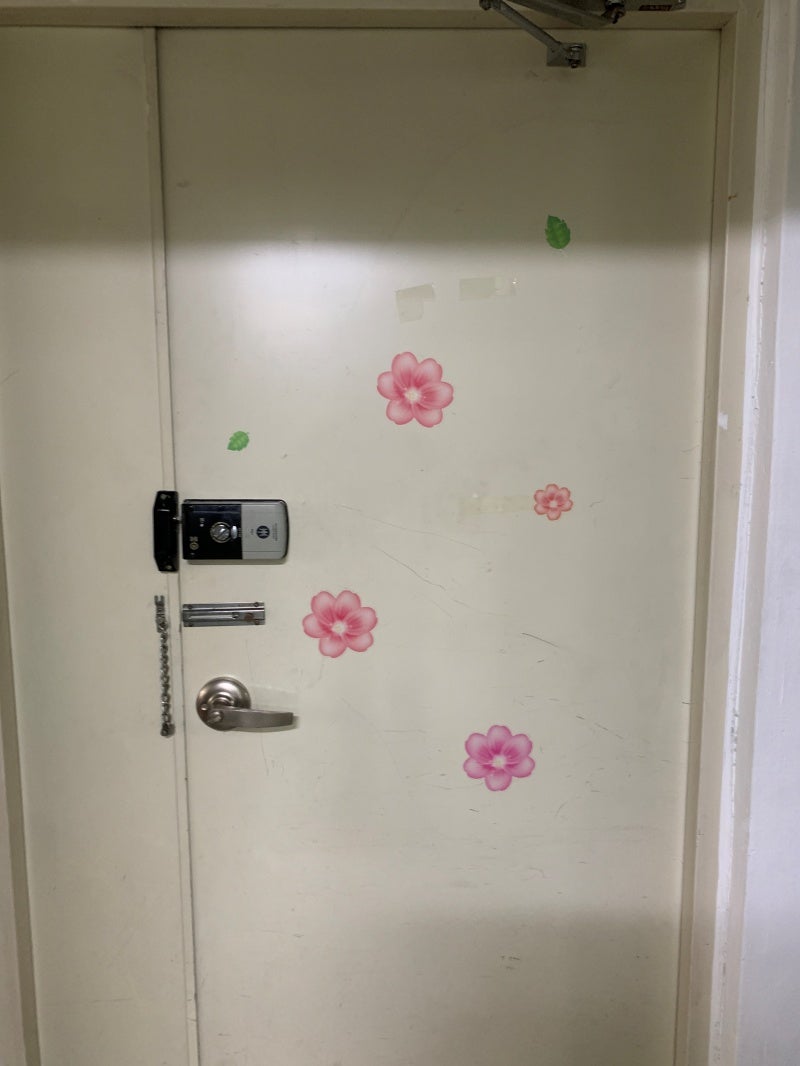 현관문시트지 시공 문틀 필름 수원 영통구 아파트