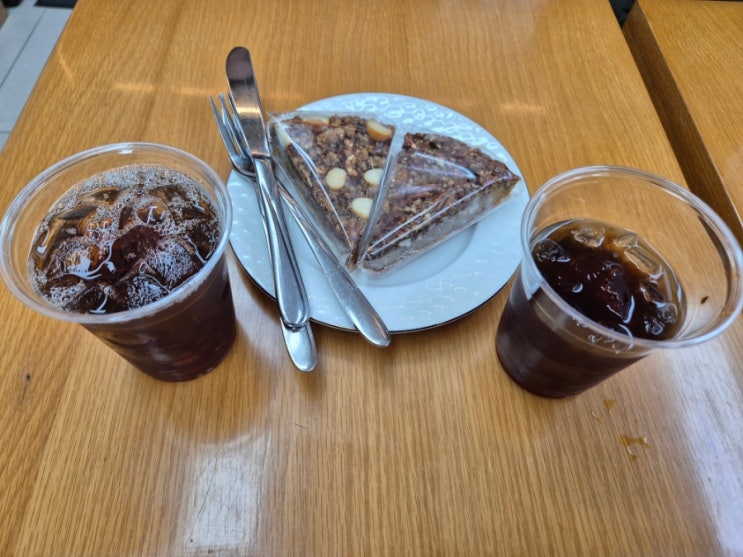  24시간 영업 목동 카페 <킹스호두파이>...천연 벌꿀 호두파이와 한강라면 맛집