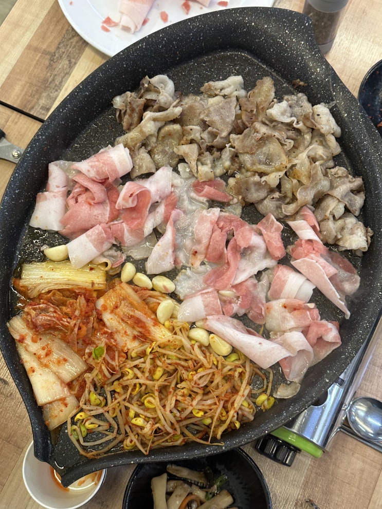  중앙역 근처 한식 맛집 명동돼지찌개 중앙점 대패삼겹에 삼쏘 필승조합