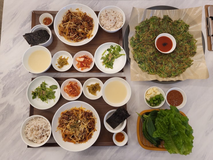  시지동제육 한식 맛있게 먹는 곳, 고추장·불제육·미나리전까지 완벽한 구성 _ 제육백서 알파시티점 방문 후기