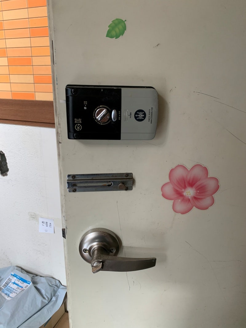 현관문시트지 시공 문틀 필름 수원 장안구 회사 사무실