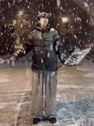 <b>임영웅</b>, <b>제설작전</b> [속보] 눈 오는 현장에 나와있는 임영웅 기자... 
