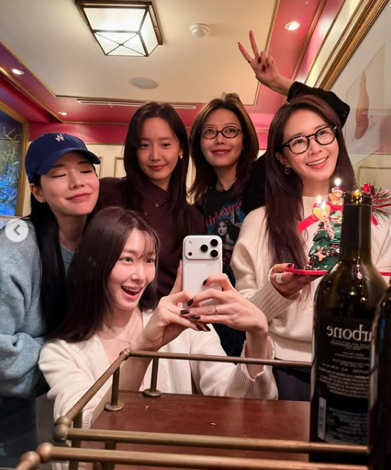 소녀시대 멤버들이 뭉쳤다! 유리 생일파티에 써니 등장, 불참한 멤버는 누구?