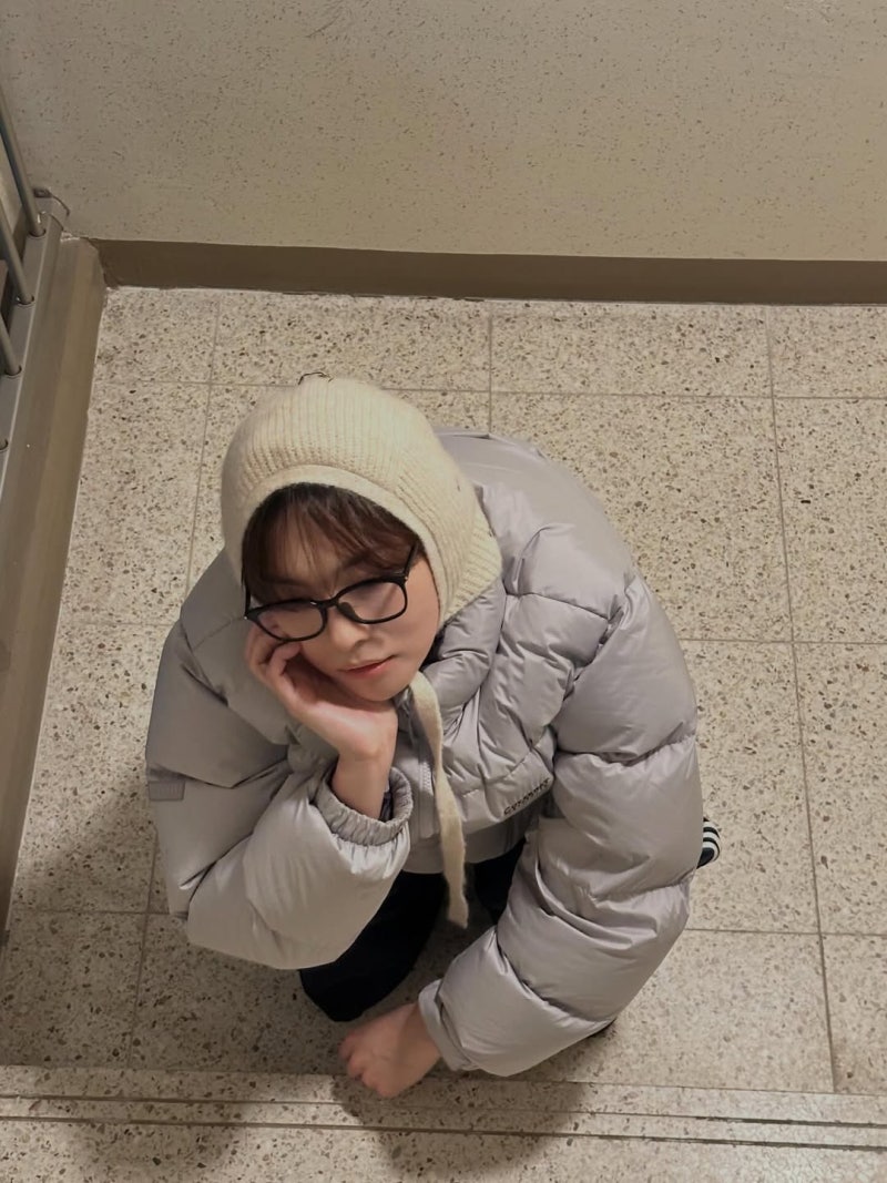 위너 김진우 인스타그램 옷, 패션 정보 / 라이트 그레이 숏 패딩 @커버낫