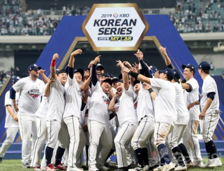 <b>김재환</b> SSG <b>이적</b> 확정. 2년 22억 계약이 남긴 구조적 질문과... 