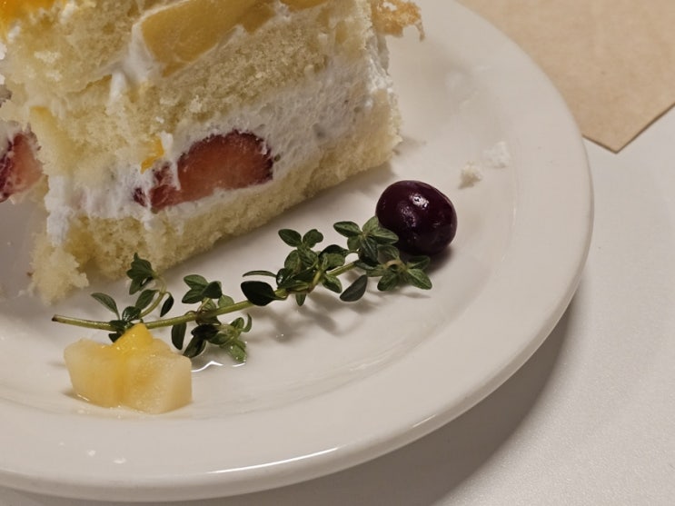  [대구 크리스마스 카페] 연말 분위기 가득한 동성로 디저트 맛집 '아프레베이크샵'