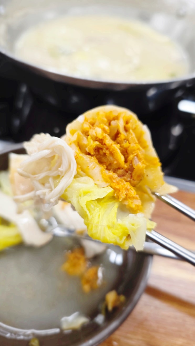  동백역만두 맛집 청춘만두 동백본점 만두전골에 무제한 샐러드바까지 만족