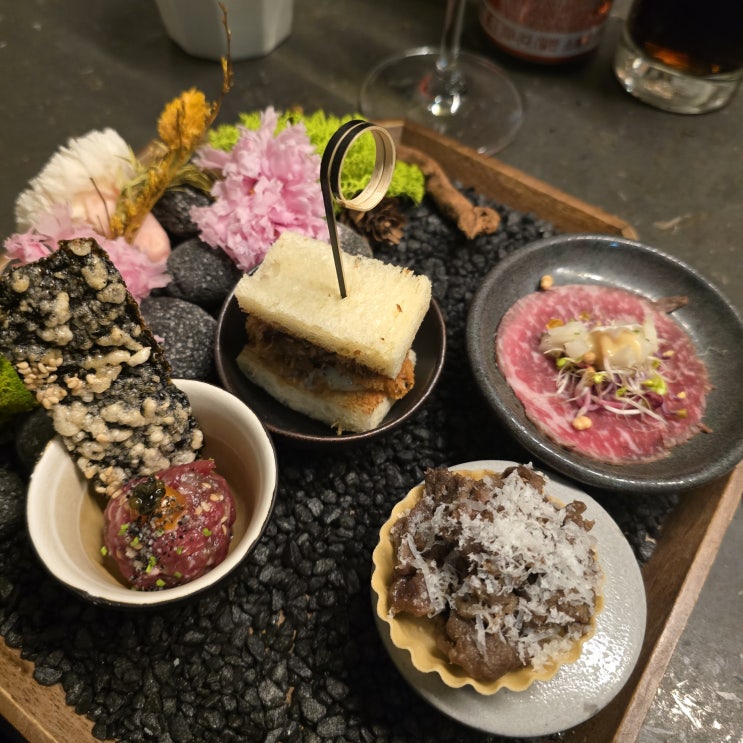  [내돈내산] 연말에 정갈한 분위기에 고급 진 코스 요리를 맛볼 수 있었던 "모도우" 방문 후기 (메뉴, 가격, 내부, 실물, 맛 평가 등)
