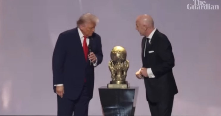 <b>트럼프</b>에게 돌아간 ‘<b>수상</b>한 <b>FIFA 평화상</b>’…정치적 논란까지... 