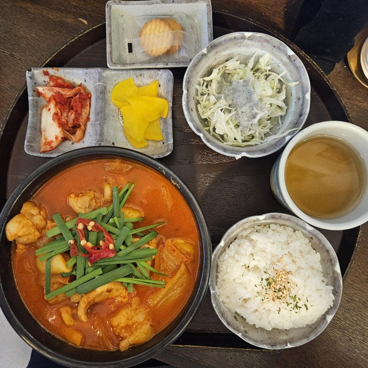  홍대 합정역 혼밥 맛집 1인 곱도리탕이 있는 든든덮밥&곱도리 합정점
