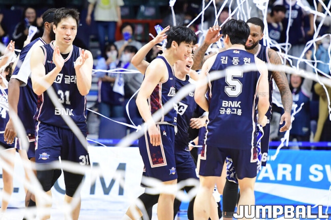 “KBL 뒤흔든 12월 6일 LG 대승·<b>정관장</b> 반등·KCC 루키... 