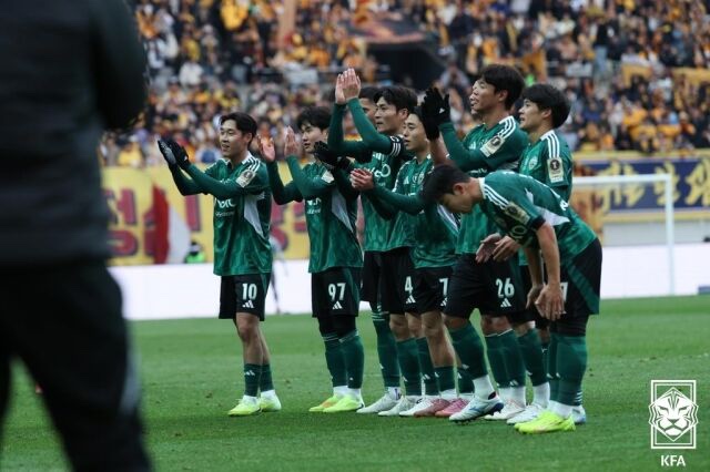  전북현대 코리아컵 우승 연장 끝 2-1 승리로 더블 달성 이승우퇴장 타노스 행가레