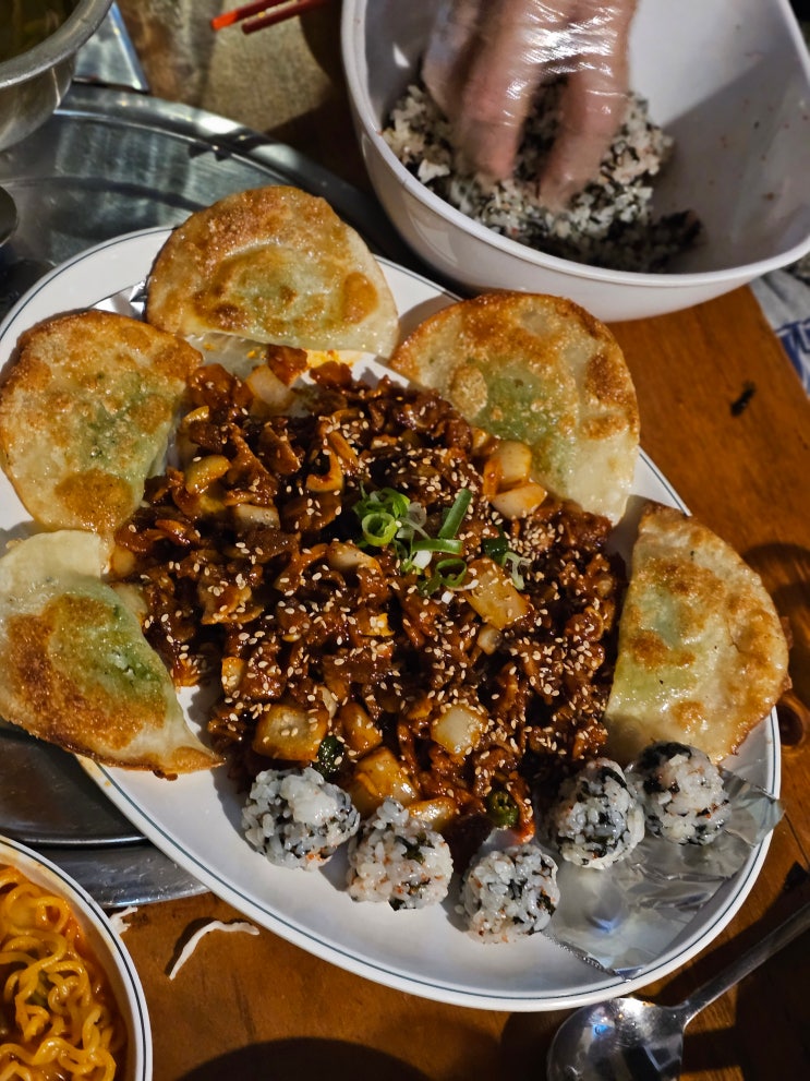  제주 빨간집 연동 맛집 매운 닭날개 오돌뼈 즉석떡볶이 등갈비 야식 추천
