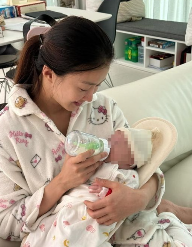  이시영, 1.9kg 미숙아로 태어난 둘째 딸! 힘든 여정 끝에 '드디어 3kg' 돌파하며 전한 뭉클한 소식