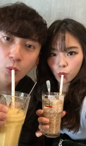   나는솔로 28기 옥순·영호, 딸과 함께 간 다낭 여행! 옥순 비키니 실루엣과 '결혼 임박' 시그널 포착!