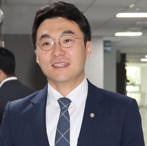 김남국 비서관 프로필 김현지누나 (총무비서관) 문진석 의원