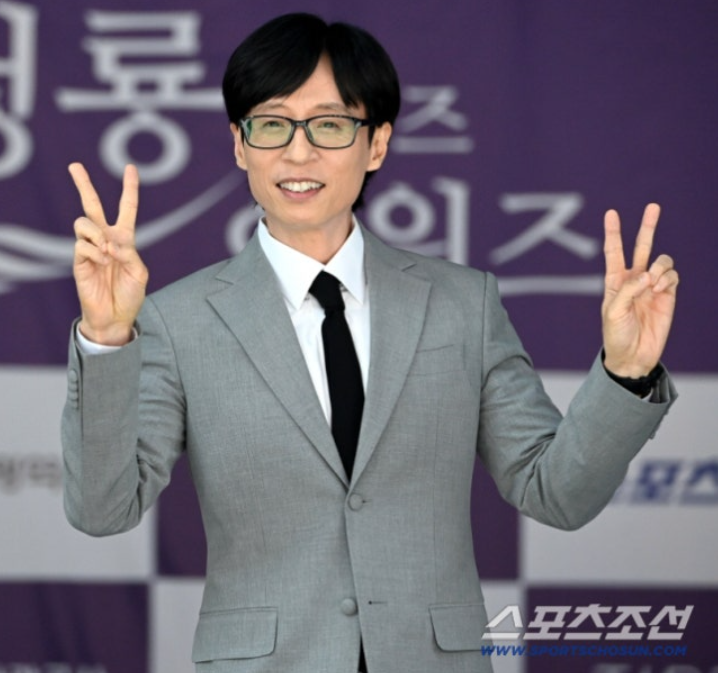 <b>유재석</b> 소속사 안테나, 결국 칼... 욕설·허위사실 유포 <b>법적</b> 대응"