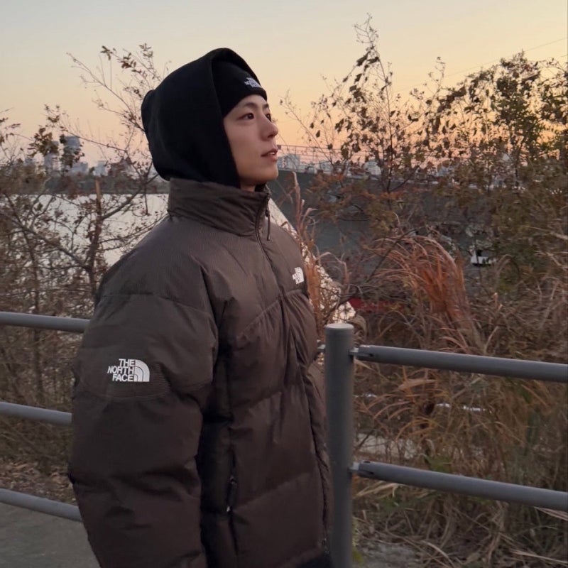 永不退流行的朴寶劍 The North Face Nuptse 羽絨外套