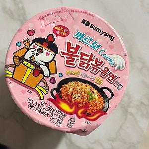 전자레인지로 조리하면 더 맛있는 까르보불닭볶음면