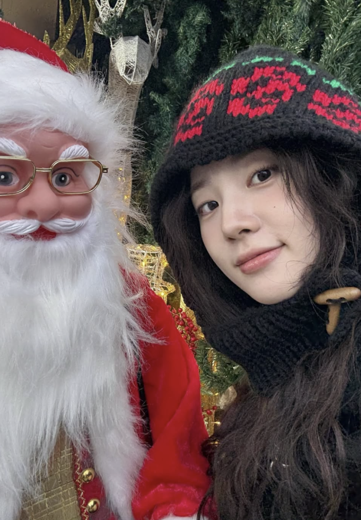  [셀럽 패션] 남대문 시장에서 포착! 신시아의 포근한 겨울 무스탕 룩