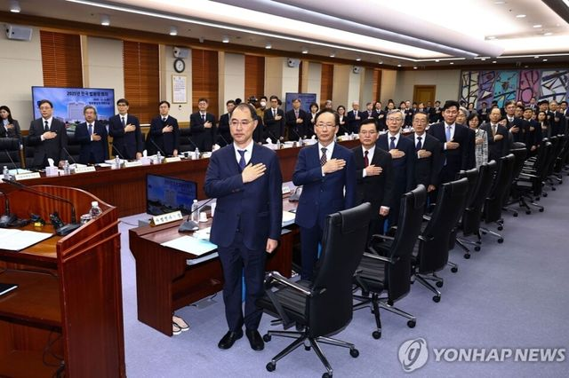  [이슈] 내란전담재판부 '역풍'...조희대 "그릇된 사법개편, 국민 피해", 법원장들 "위헌성 심각", 범여권내 "위헌 요소" 우려