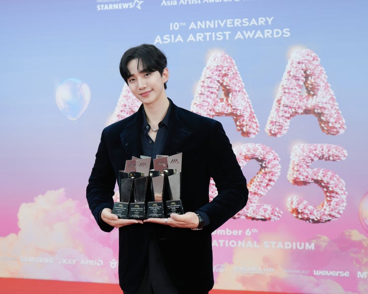 <b>이준호</b>, ‘10주년 AAA 2025’서 대상 포함 <b>4관왕</b>·MC 활약... 