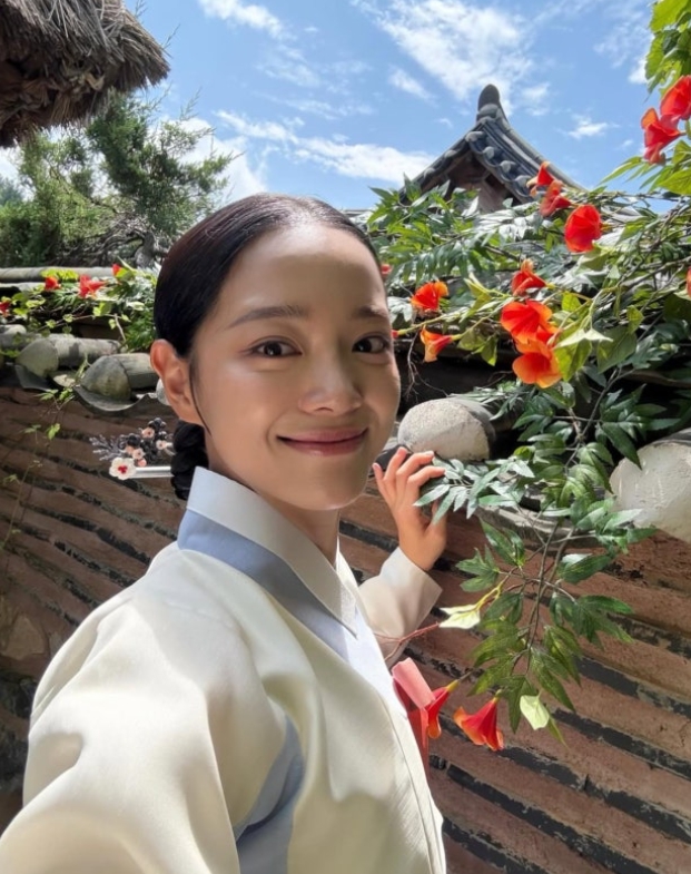   29세 배우 김세정, 시청률 6% 찍고 인생 캐릭터 만난 근황! 미친 한복 자태에 감탄사