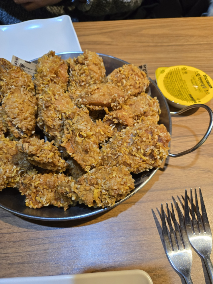  BHC치킨 판교점 - 매장에서 바로 먹는 따끈한 치킨