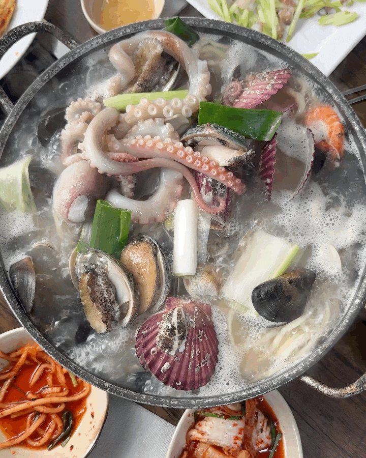  인천 중구 해물칼국수 맛집 가족 네명에서 푸짐하게 즐긴 미애네바다속칼국수 2호점 방문
