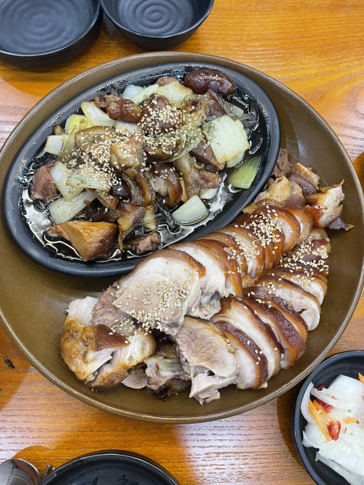  점심특선 판매하는 군산 족발 맛집 미장동 더족발 추천하는 반반족발 룸 있는 군산신상맛집 군산연말모임 단체회식 환영