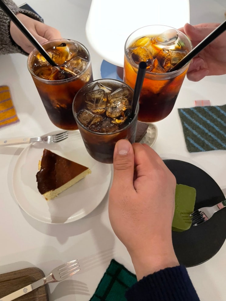  영화동 카페 찾는다면 군산 여력 말차테린느 초코테린느 바스크치즈케이크 군산디저트맛집 모임하기 좋은 금동카페 군산서초등학교 근처카페