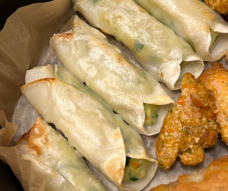  [비비고] 만두에 길다란 오징어가 쏙쏙, 간편 맥주안주 추천 <통오징어만두> 후기